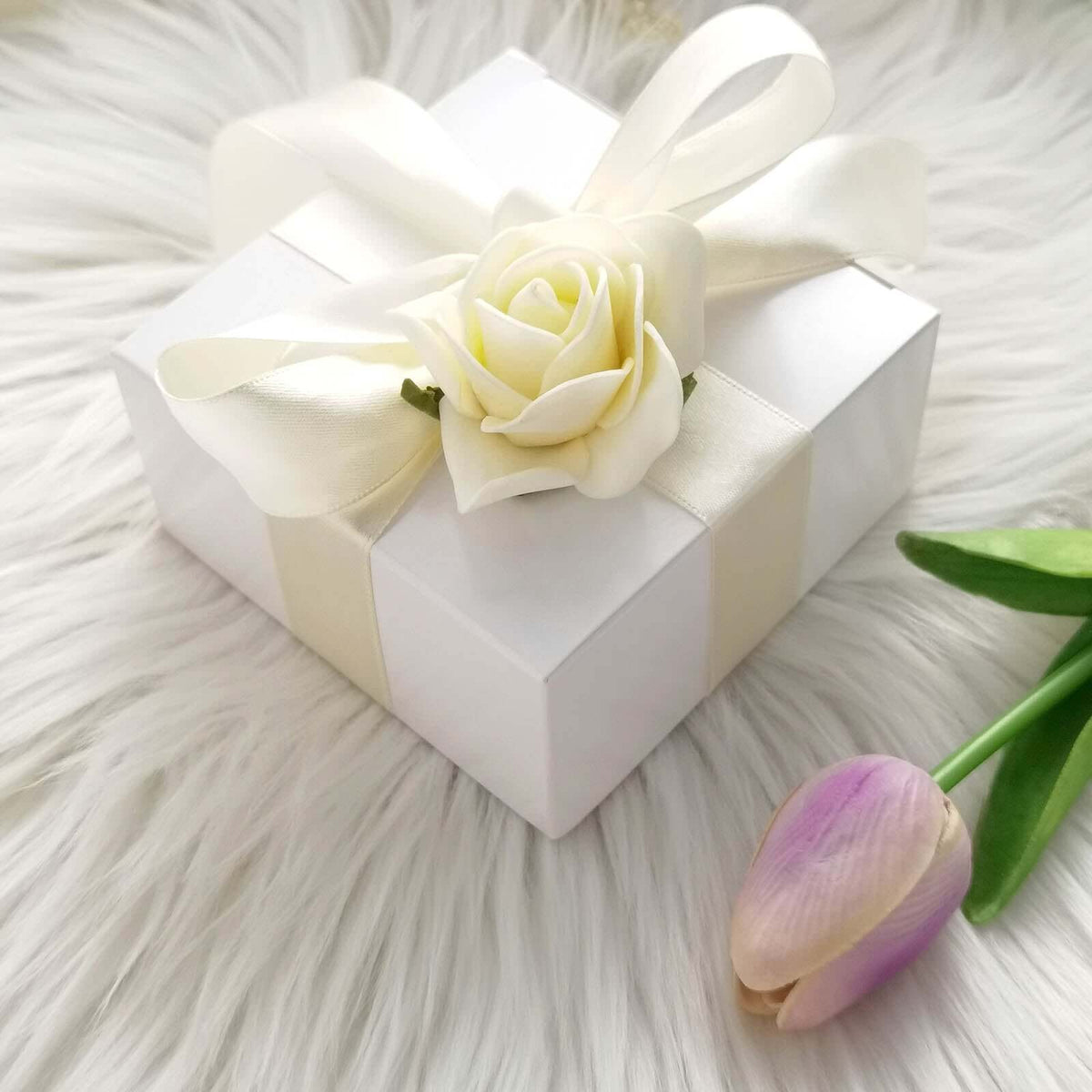 100 Pack White Cake Party Favor Boxes, 4"x4"x2" Cupcake Gift Boxes