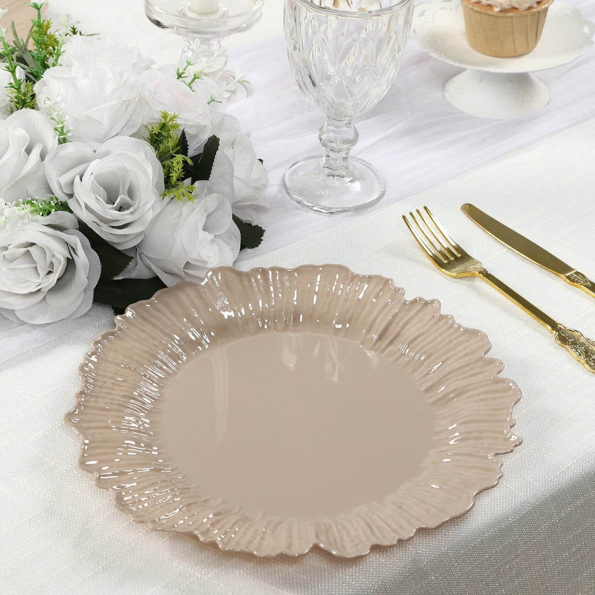 20-Pack 10" Plastic Dinner Plates – Taupe Reef Design Party Plates – Elegant Disposable Tableware