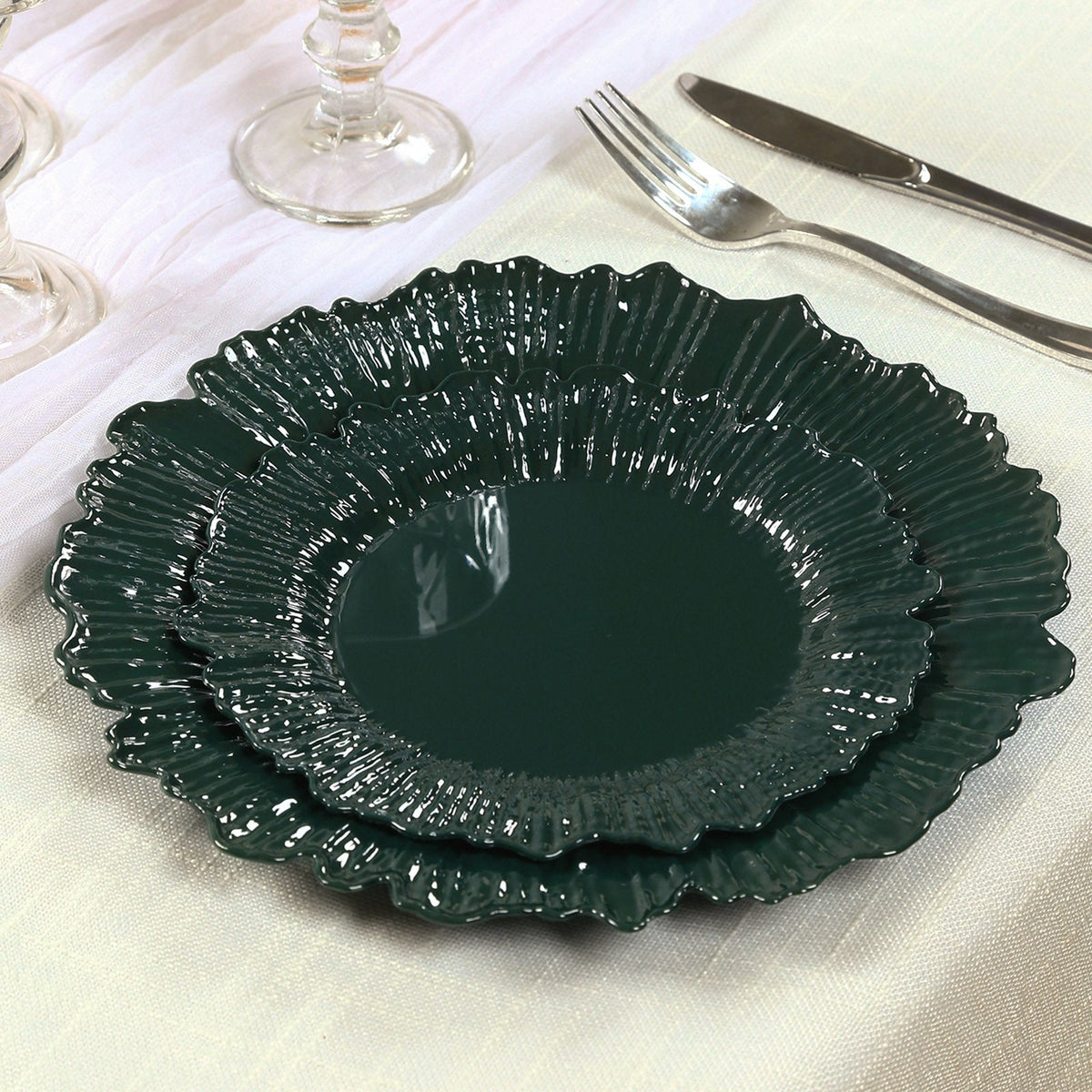 20-Pack 7" Plastic Dessert Plates – Hunter Emerald Green Reef Design Appetizer Salad Party Plates – Elegant Disposable Tableware